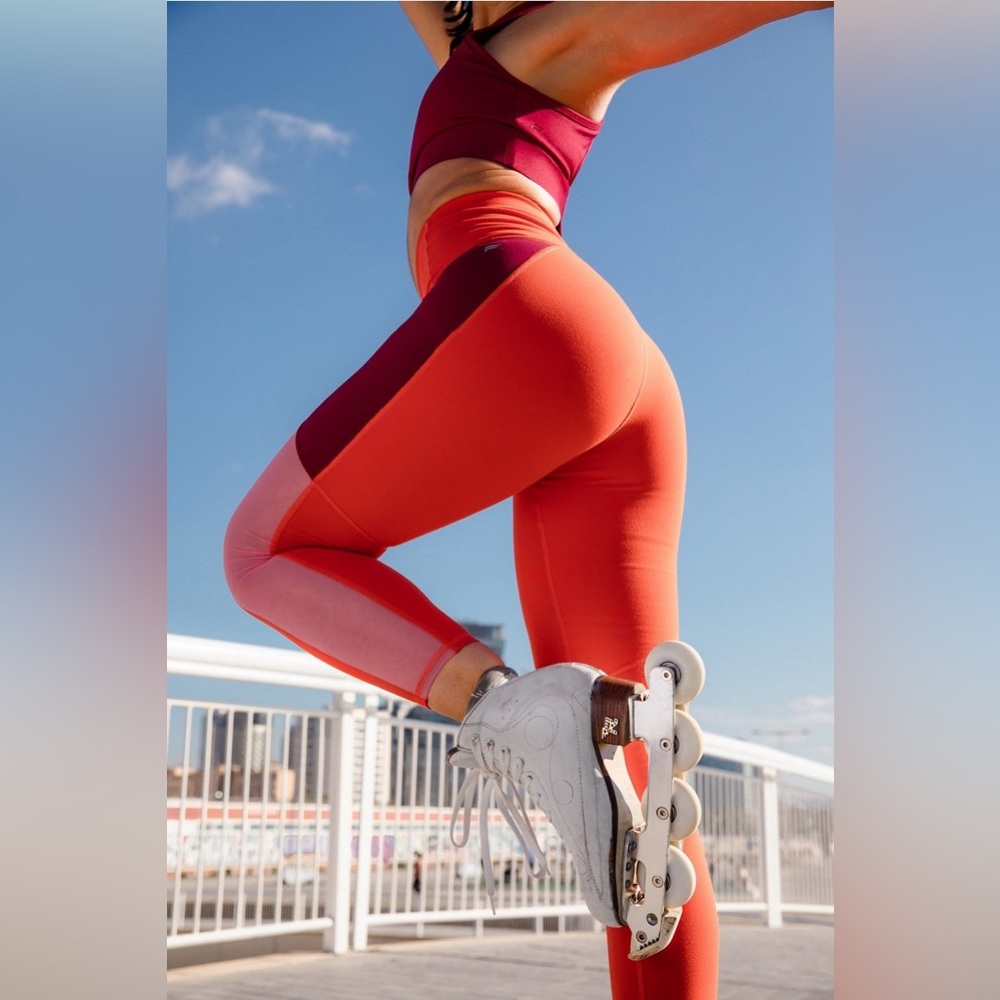 On-The-Go PowerHold Ultra HW 7/8 Legging with Pockets - Picture 2 of 11